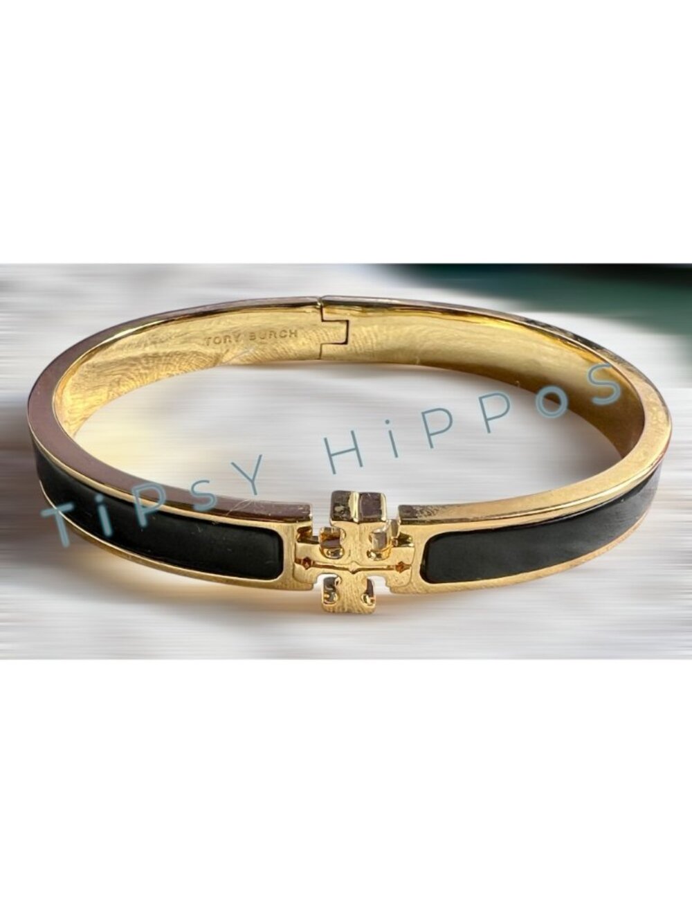 NEW!!  TORY BURCH BLACK AND GOLD KIRA BANGLE BRACELET - Picture 2 of 7